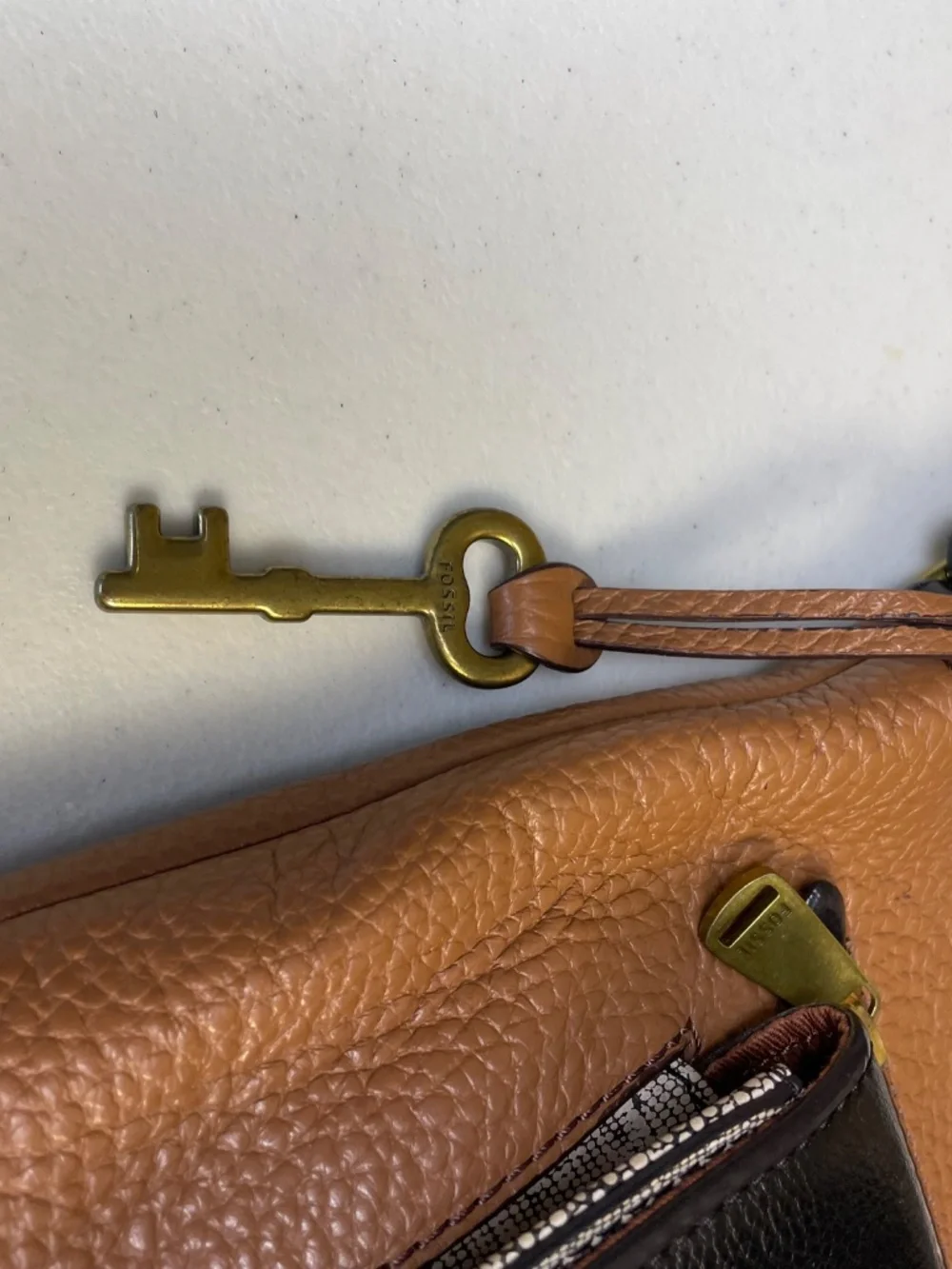 FOSSIL Kinley Pocket Crossbody Bag Leather Colorblock Brown Black Minimalist